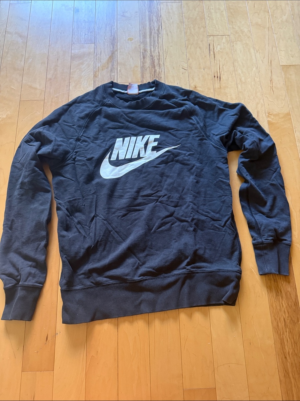 Nike men’s sweater medium